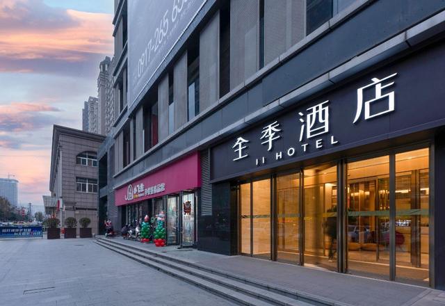 Ji Hotel (Xi'an Zhangba North Road Metro Station)