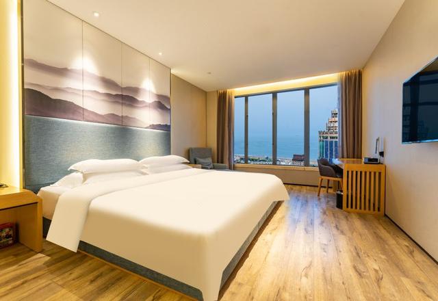 Qingdao Yilan Xinsu Hotel (Shilaoren bathing beach, International Convention and Exhibition Center)