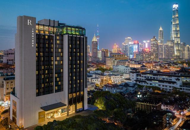 Renaissance Shanghai Yu Garden Hotel on the Bund