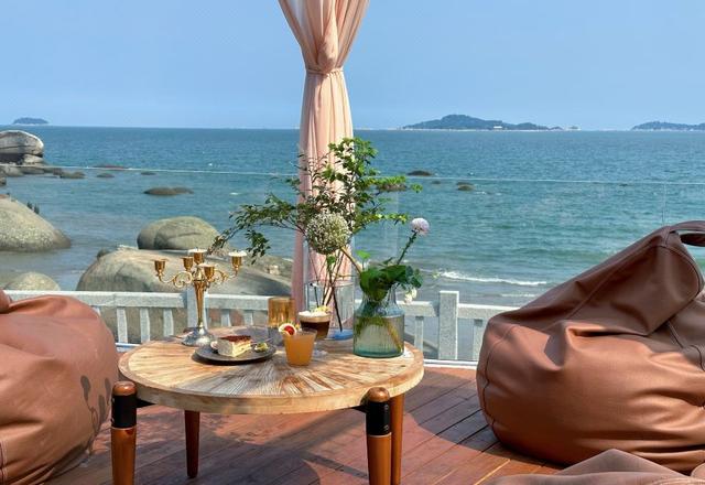 Warmness Sea-view Holiday Villa