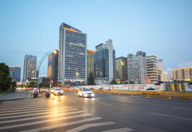 Langtai Service Apartment (Longhu Binjiang Tianjie Branch)