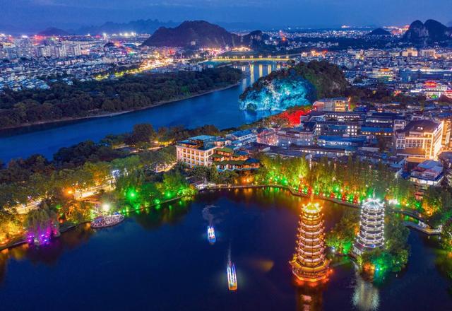 Venus Royal Hotel (Guilin Elephant Trunk Hill Sun and Moon Twin Towers)