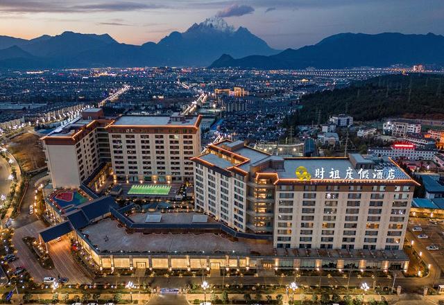 Lijiang Caizu Holiday Hotel