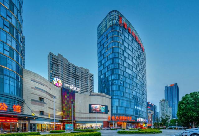 Vienna International Hotel (Yantai Free Trade Zone Golden Beach Xingyi Square)