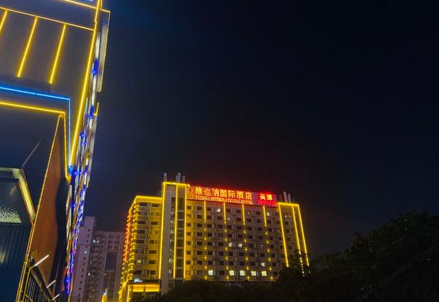 Vienna International Hotel (Foshan City Plaza Vanke Plaza)