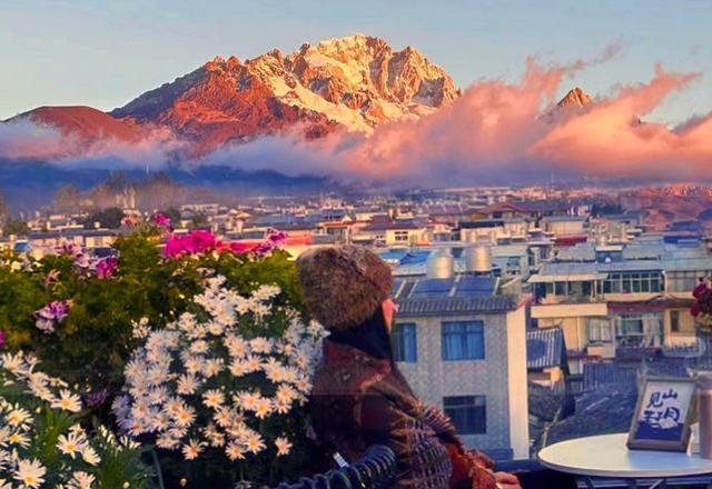 Date jade dragon snow mountain view guest house