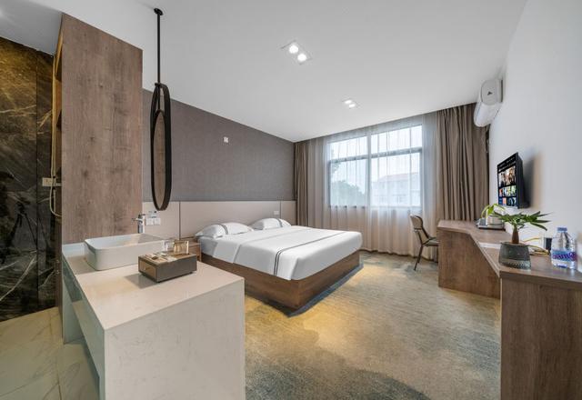 Huatian Dream Art Hotel (Tianhe Airport)