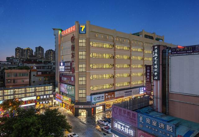 7 Days Inn (Foshan Huangqi Jinbo Tiandi  Jiazhou Square)