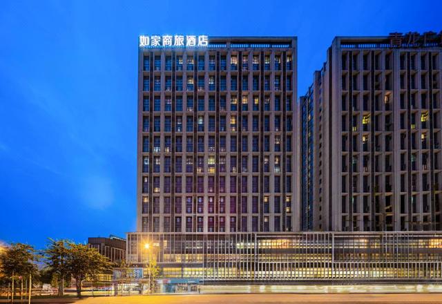 Chenyue Hotel (Chengdu Panda Base Zoo Metro Station)