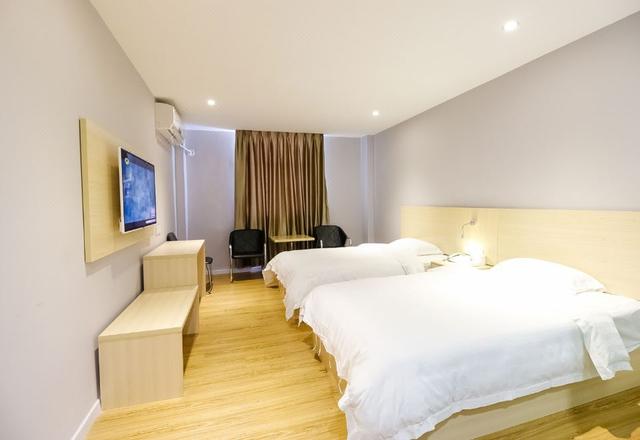 Zhuhai Junting Hotel (Guowei Central Plaza)