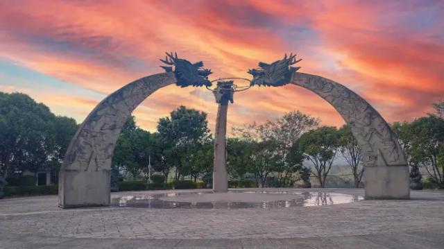 Mojiang Tropic of Cancer Symbol Park