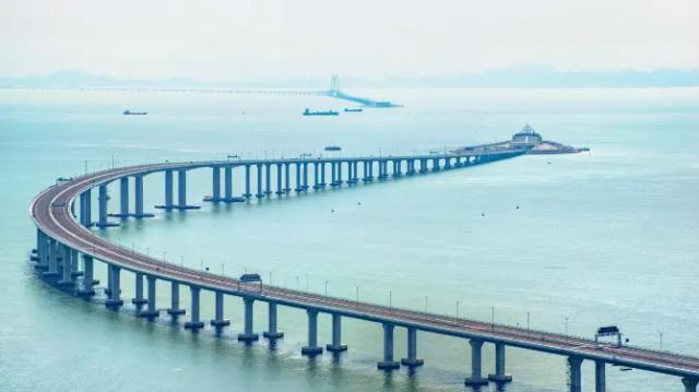 Hong Kong-Zhuhai-Macao Bridge Tour