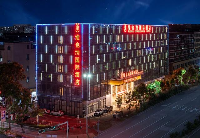 Vienna International Hotel (South Gate of Shenzhen International Convention and Exhibition Center)