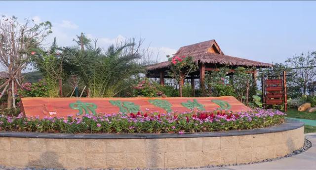 Yuepanwankongzhong Hot Spring