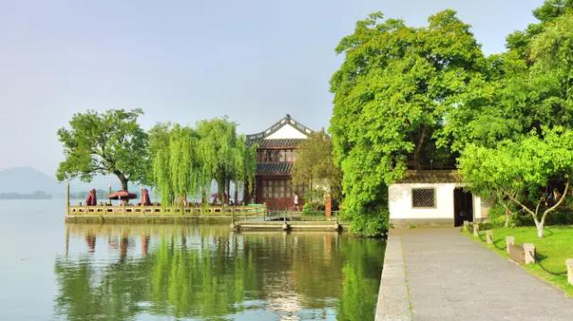 Autumn moon on the calm lake (Pinghu Qiuyue)