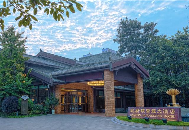 Caston Huanglong Hotel