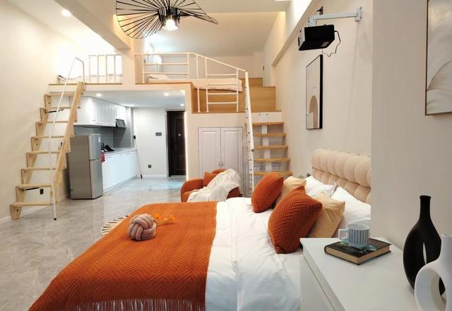 Pinke Service Apartment