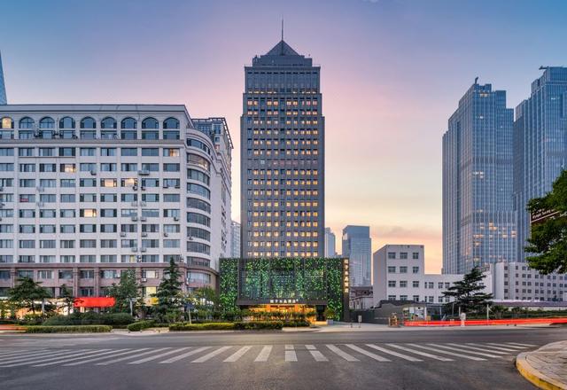 Crystal Orange Hotel Qingdao May Fourth Square