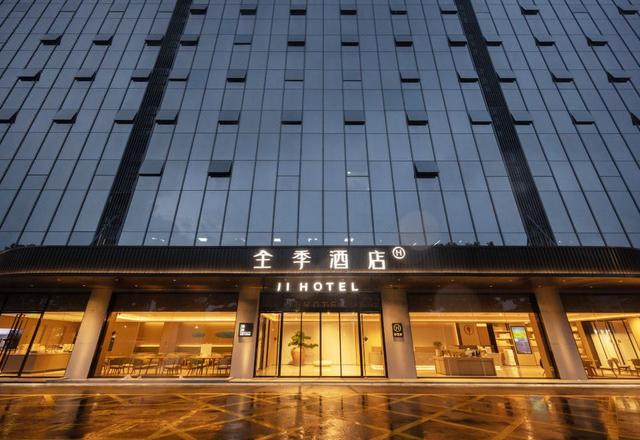 JI Hotel (Shenzhen North Railway Station East Plaza)