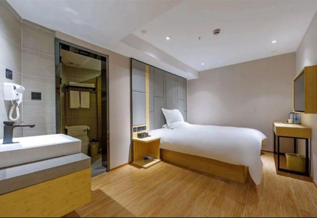 JITING HOTEL  SHANGHAI WAITAN EAST NANJING ROAD  Subway Station Branch