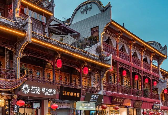 Floral Hotel·Chengdu Qintai Meisu (Tonghuimen Subway Station Store in Kuanzhai Alley Scenic Area)