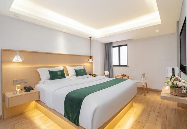 Kunming Day Youth Hotel (Nanping Street Dongfeng Square)