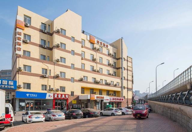 Home Inn (Dalian North Railway Station Nanguanling Square)