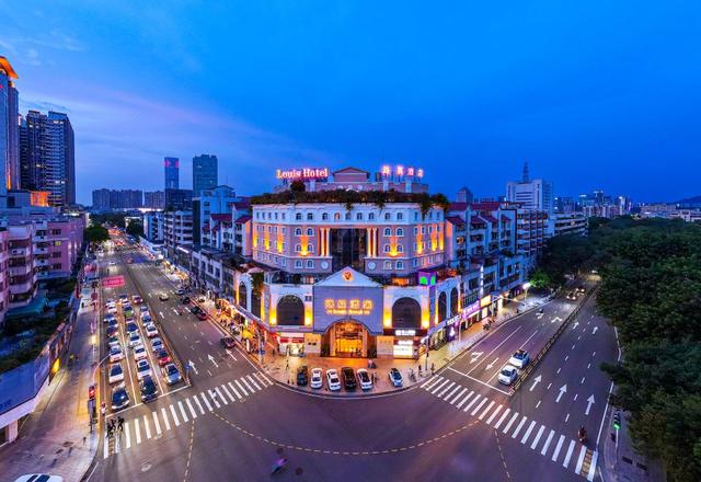 Louis Hotel(Zhongshan Block East Lihe Square Branch)